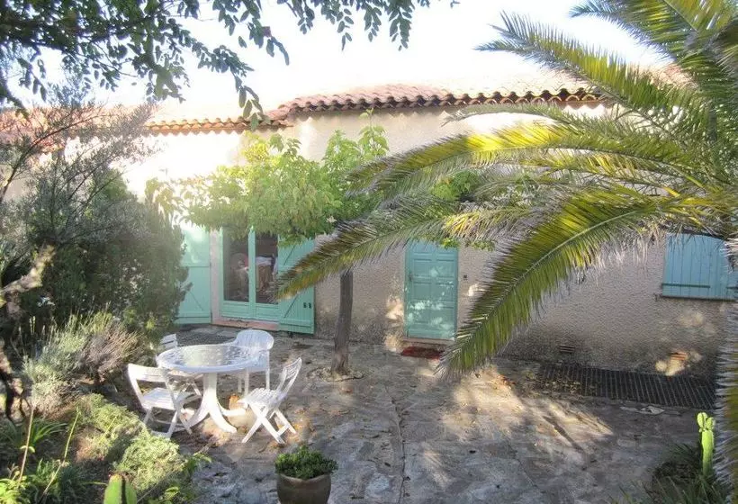 La Villa Acacia