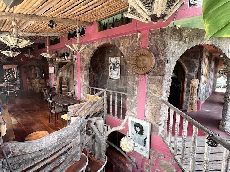 簡易ホテル Lonesome George Ecolodge