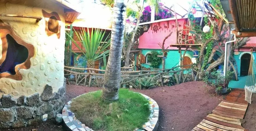 簡易ホテル Lonesome George Ecolodge