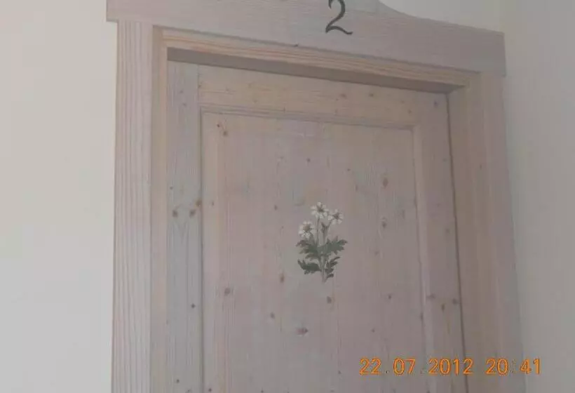ホテル Garni La Genziana