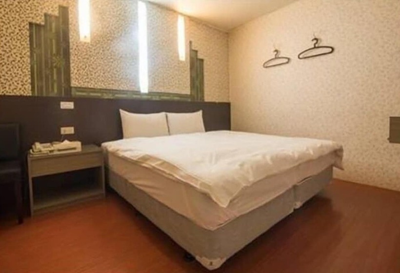 هتل Happy Holiday