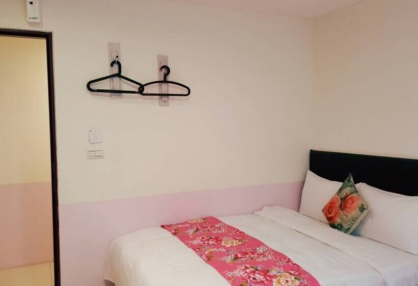 هتل Happy Holiday