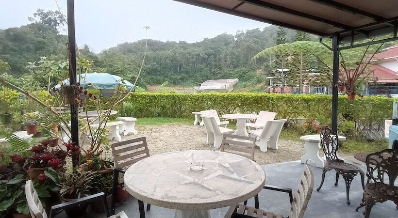 בית מלון כפרי Rovers Inn Guesthouse Age 11 And Above Only