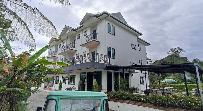 בית מלון כפרי Rovers Inn Guesthouse Age 11 And Above Only