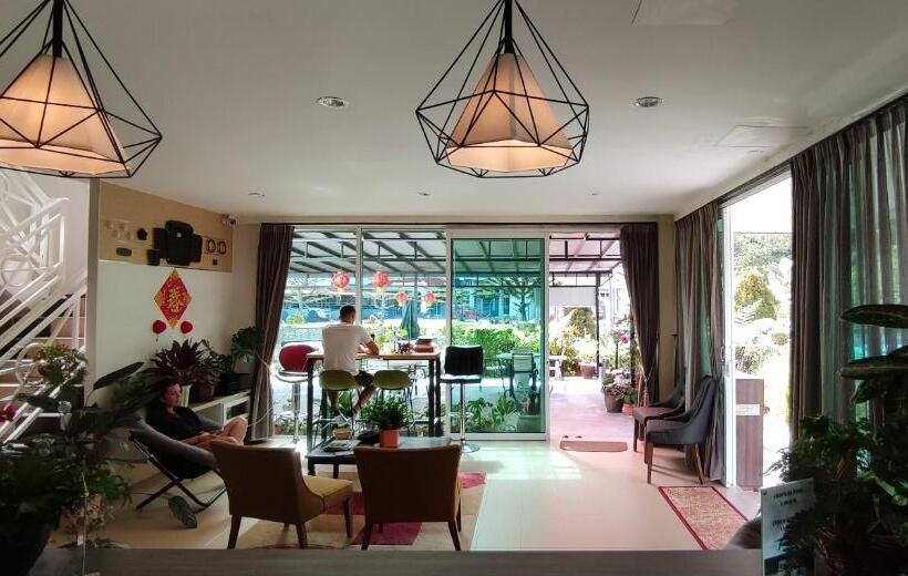 בית מלון כפרי Rovers Inn Guesthouse Age 11 And Above Only