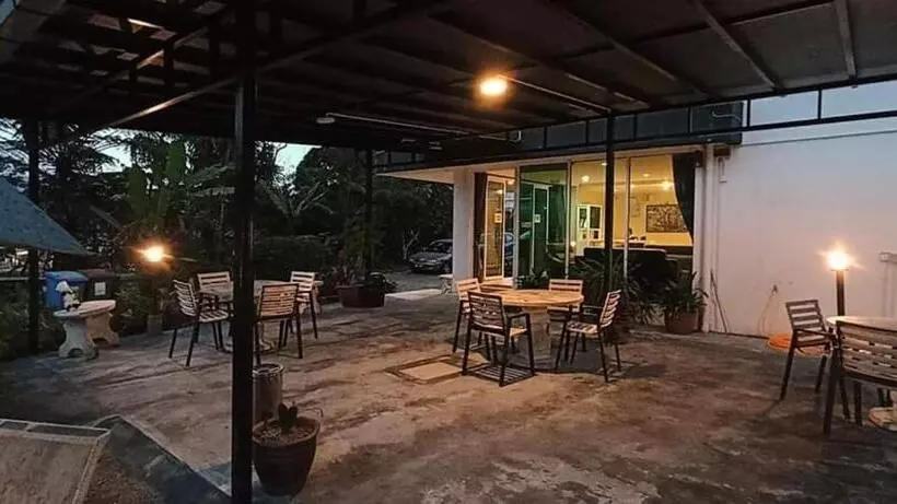 ホテル Rovers Inn Guesthouse   Age 11 And Above Only