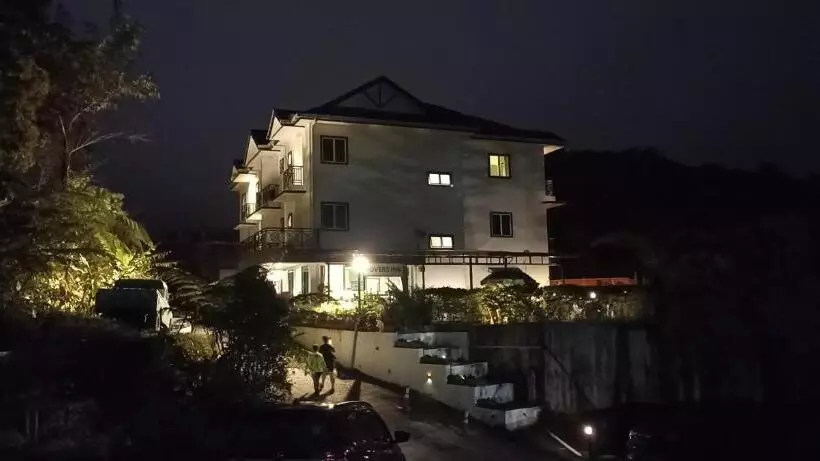 ホテル Rovers Inn Guesthouse   Age 11 And Above Only