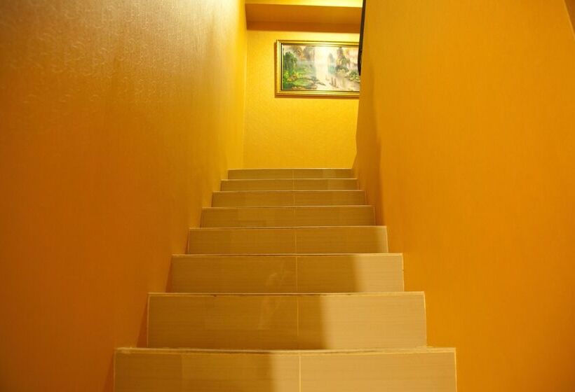 فندق Rumah Shinta