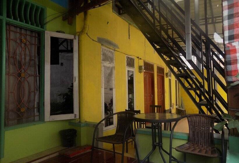 פנסיון Amelia 2 Guest House