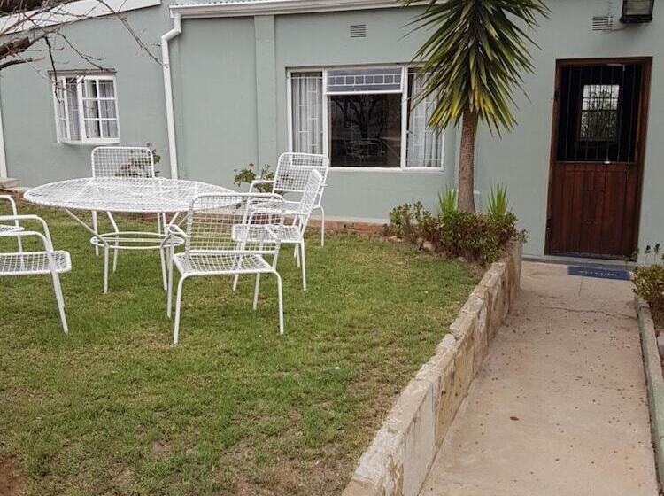 הוסטל Oasis Shanti Backpackers