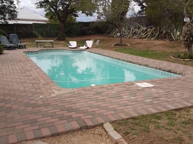 הוסטל Oasis Shanti Backpackers