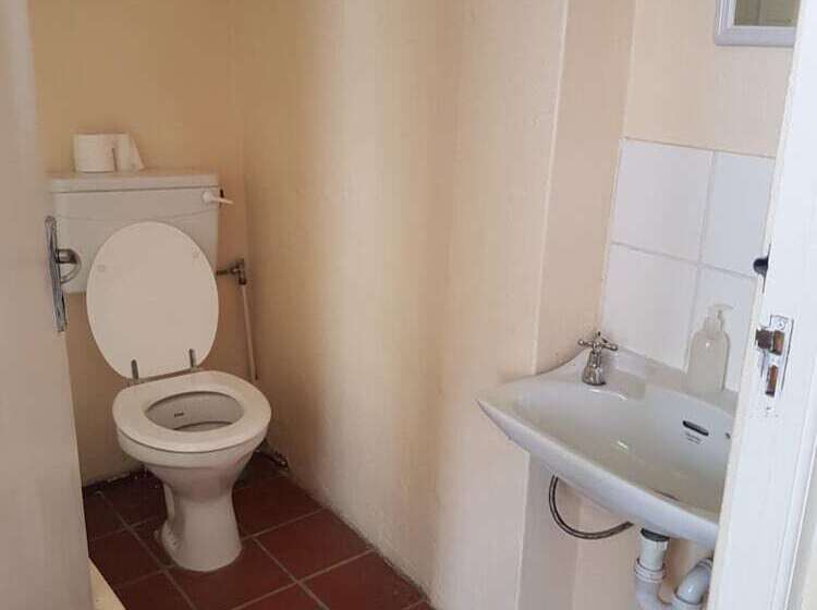 הוסטל Oasis Shanti Backpackers