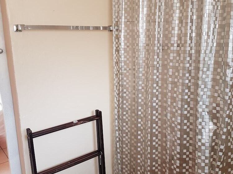 הוסטל Oasis Shanti Backpackers