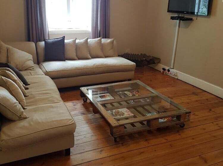 הוסטל Oasis Shanti Backpackers