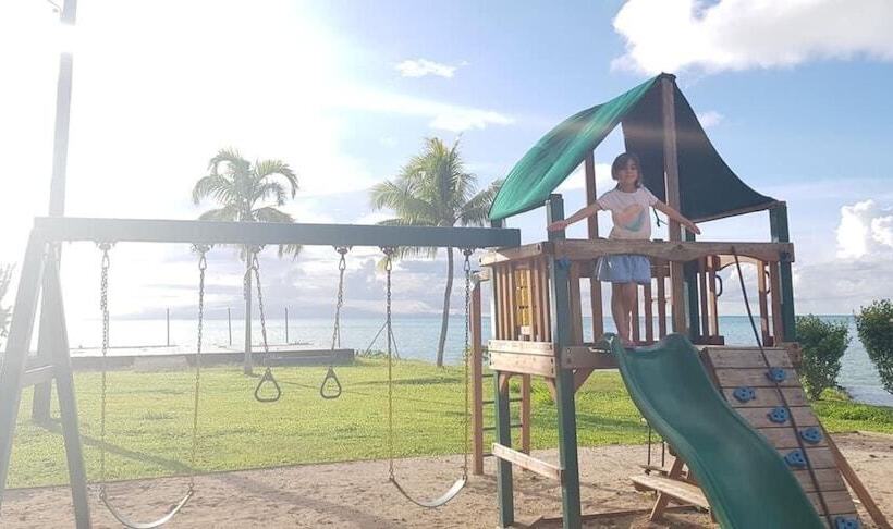 هتل The St Therese Samoa Retreat & Accommodation