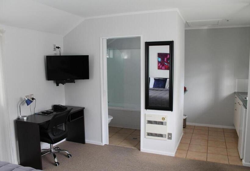 מוטל Aquarius Motor Inn