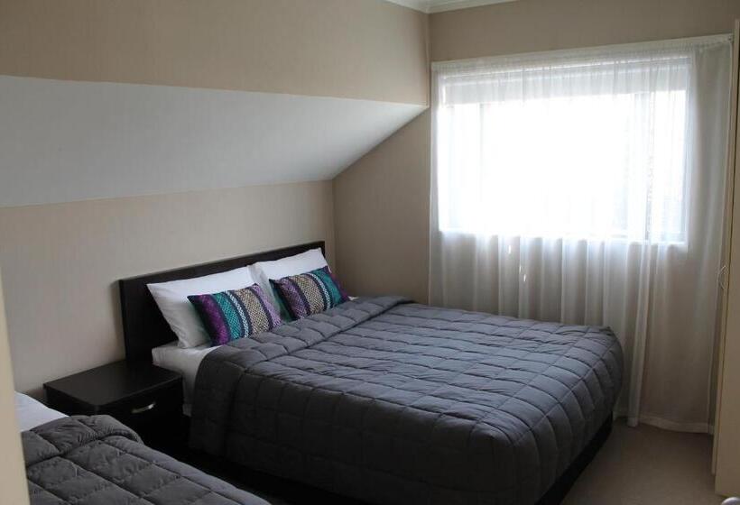 מוטל Aquarius Motor Inn