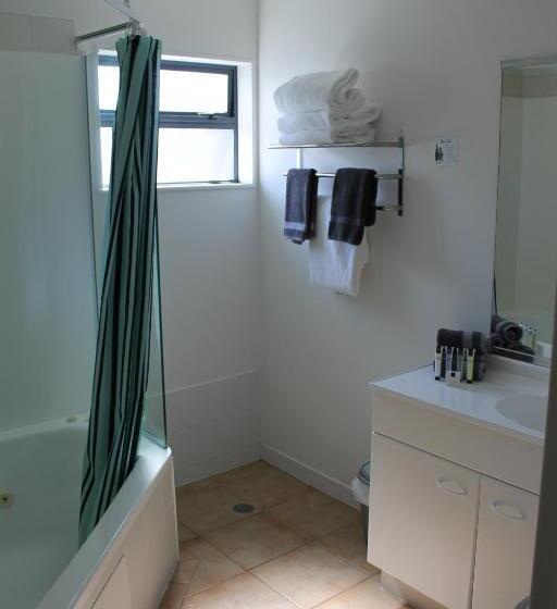 מוטל Aquarius Motor Inn