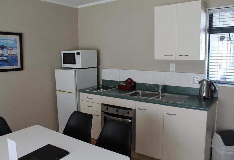 מוטל Aquarius Motor Inn