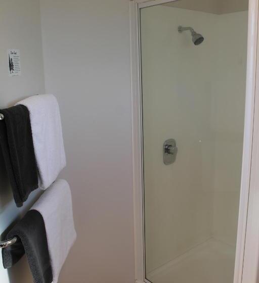 מוטל Aquarius Motor Inn