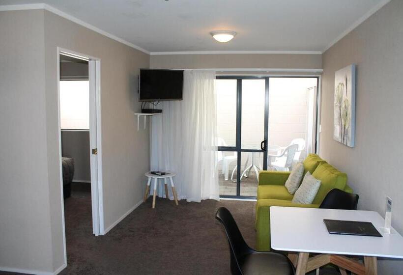 מוטל Aquarius Motor Inn