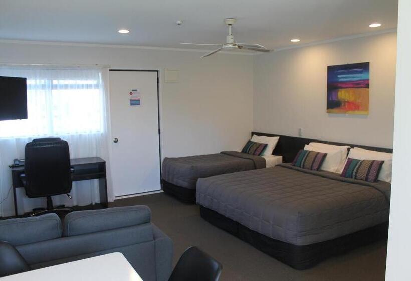 מוטל Aquarius Motor Inn