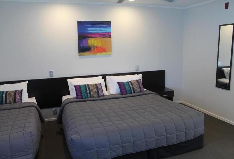 מוטל Aquarius Motor Inn