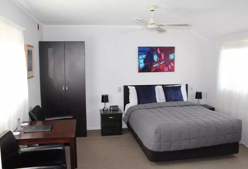 مُتل Aquarius Motor Inn