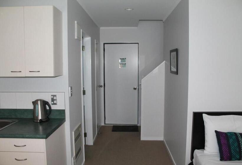 מוטל Aquarius Motor Inn