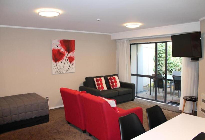 מוטל Aquarius Motor Inn