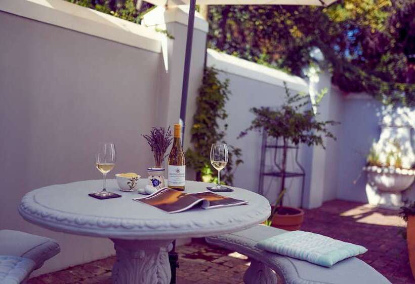 פנסיון Corner House Residence