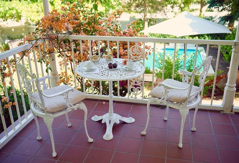 פנסיון Corner House Residence