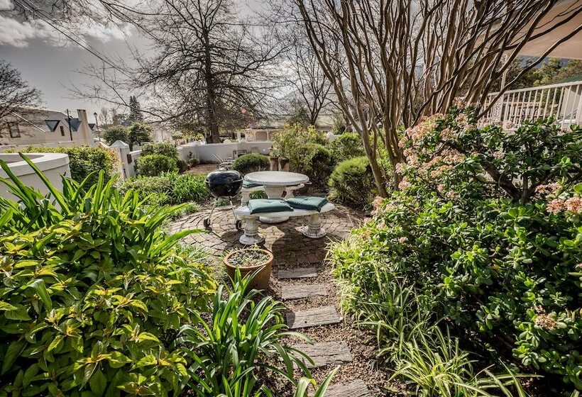 פנסיון Corner House Residence