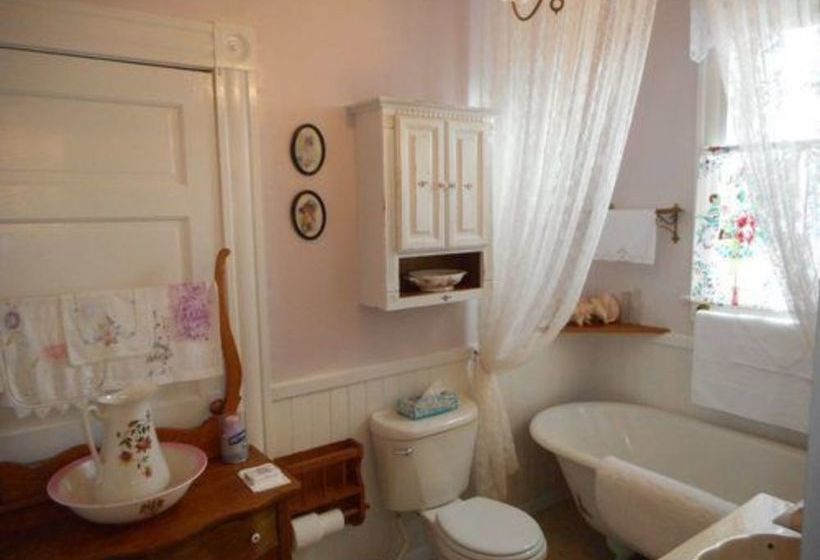 Violet Rose Bed & Breakfast