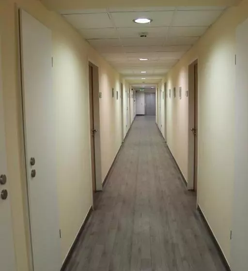 هاستل Famulus Kollégium