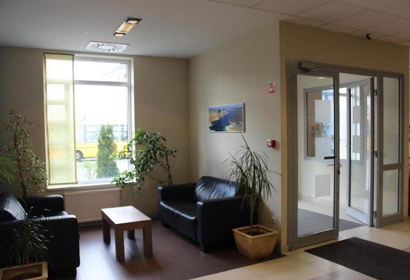 Retkeilymaja Famulus Kollégium