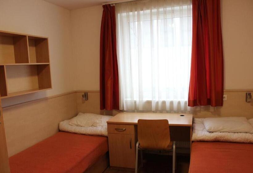 Retkeilymaja Famulus Kollégium