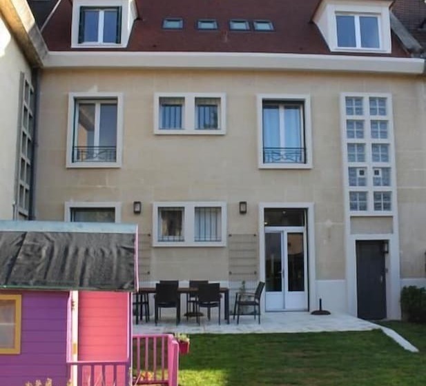 تختخواب و صبحانه Au Coeur De Beauvais