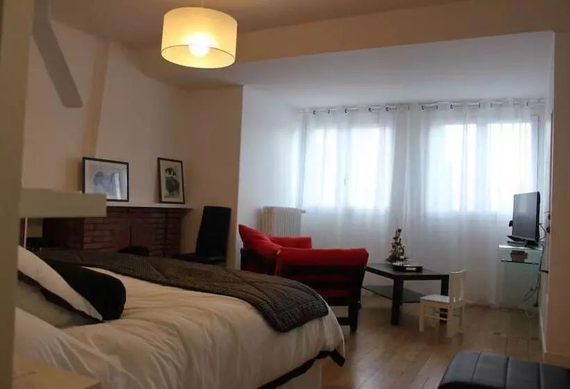 تختخواب و صبحانه Au Coeur De Beauvais