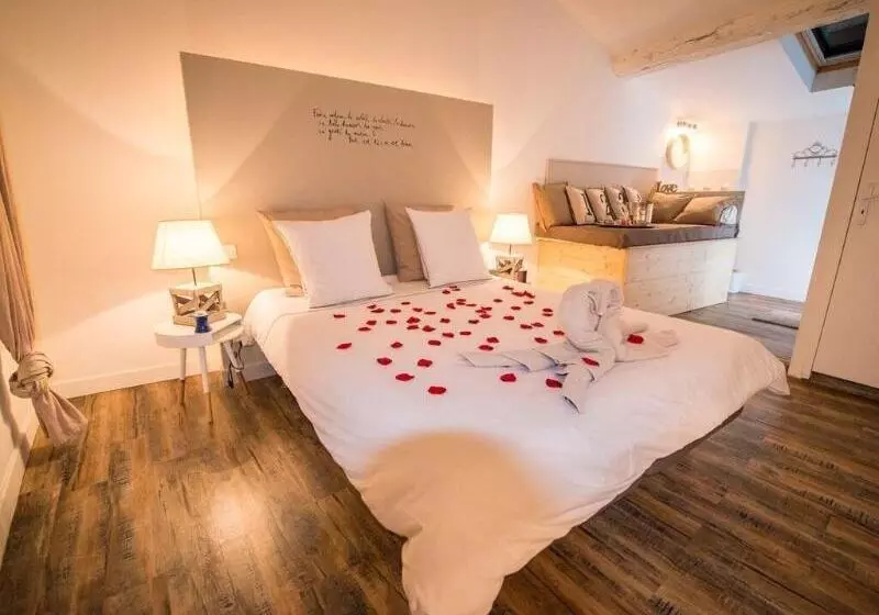 تختخواب و صبحانه La Maison Gustave