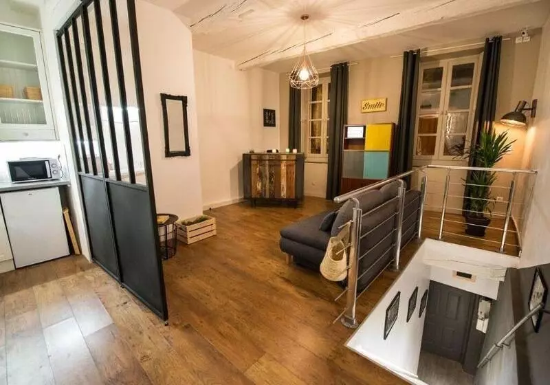 تختخواب و صبحانه La Maison Gustave