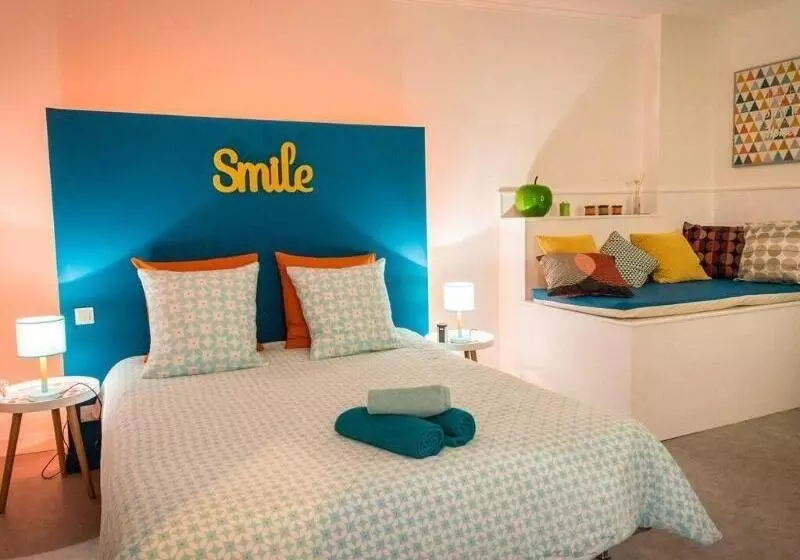 تختخواب و صبحانه La Maison Gustave