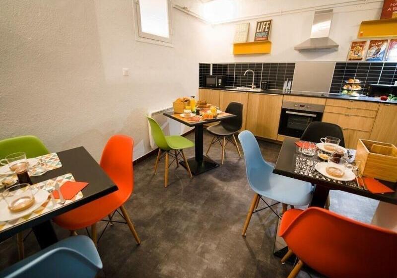 تختخواب و صبحانه La Maison Gustave