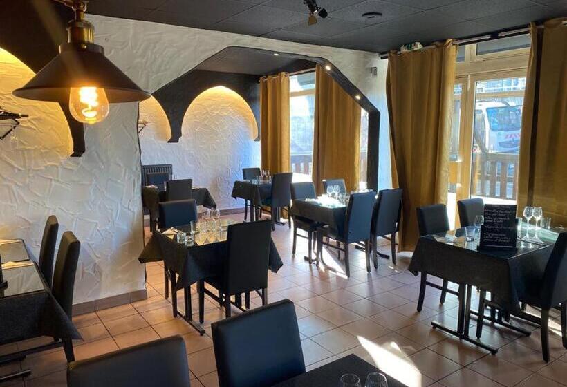 ホテル Hôtel Le Savoie