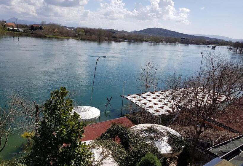 בית מלון כפרי Vataksi