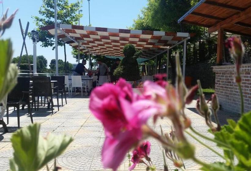 בית מלון כפרי Vataksi