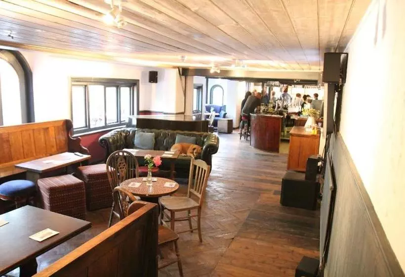 The May Garland Inn