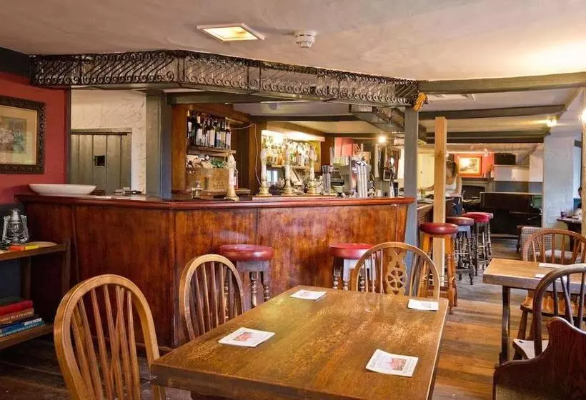 The May Garland Inn