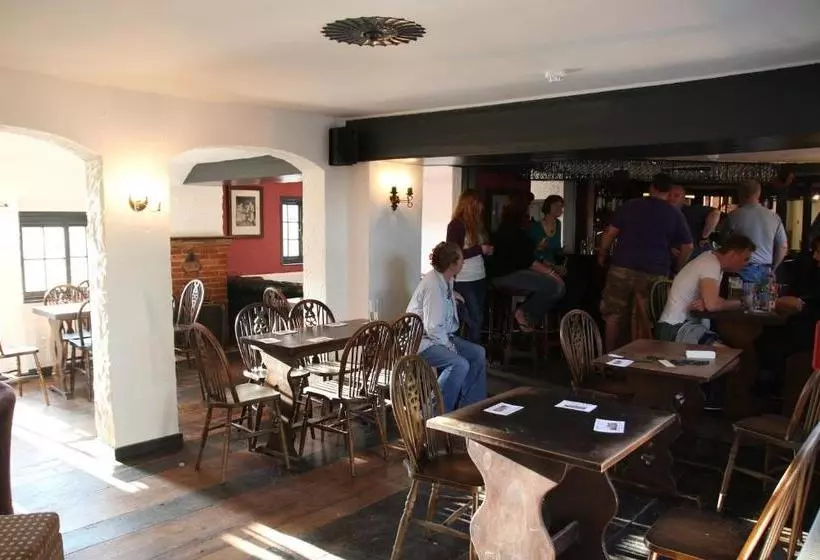 The May Garland Inn