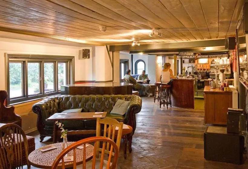 The May Garland Inn